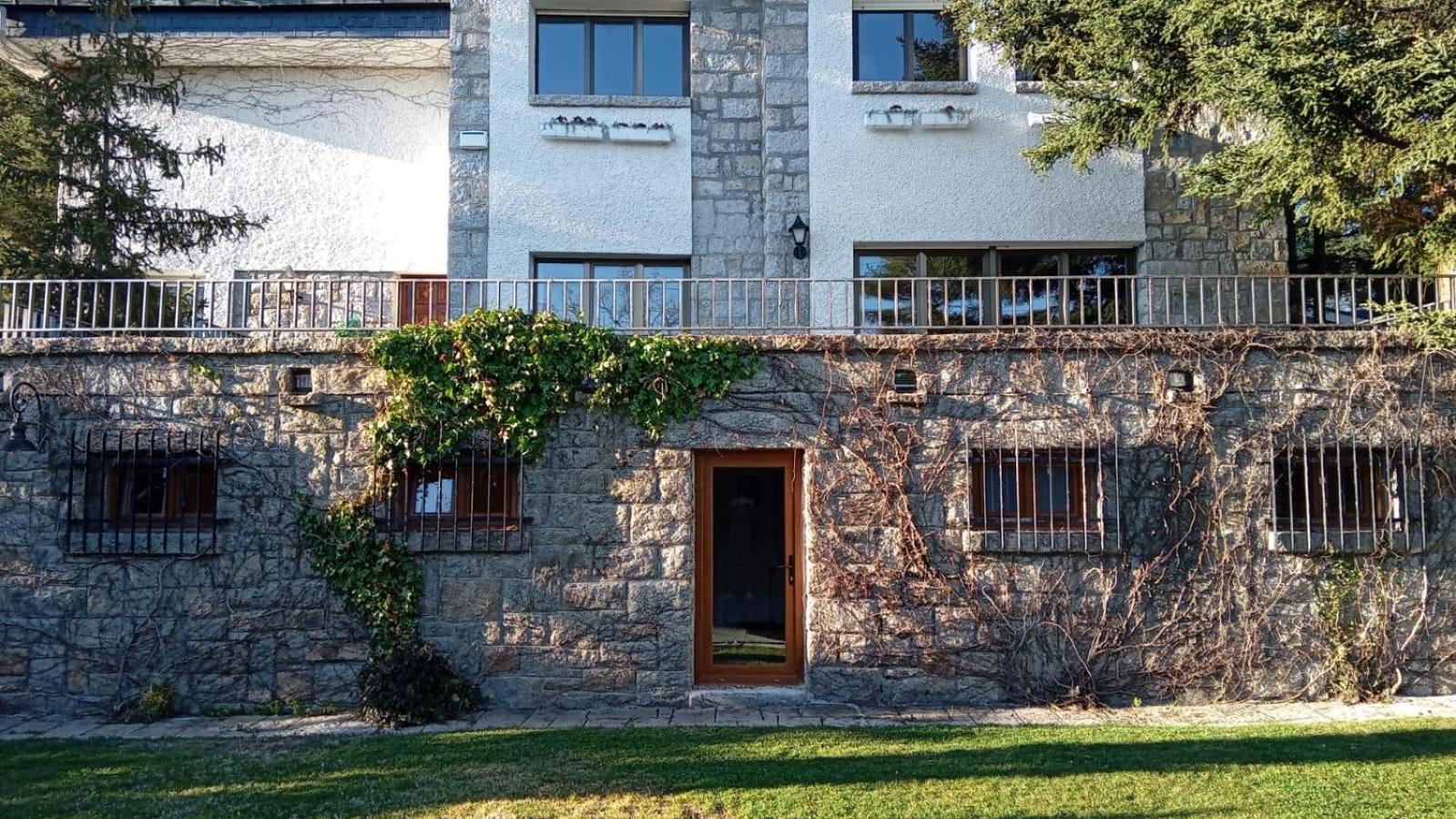 Willa Gran Chalet Con Piscina Y Apartamento En Navacerrada Zewnętrze zdjęcie
